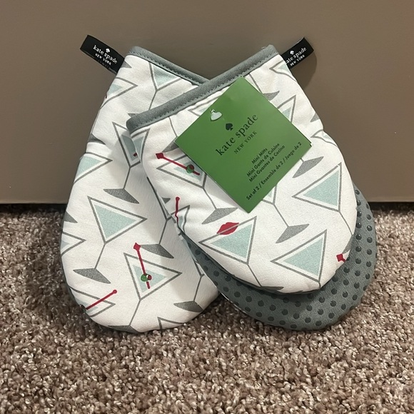 Kate Spade Oven Mitts (2) - Picture 1 of 3
